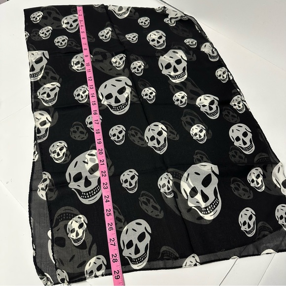 Skull scarf silky skull fabric use as table runner - Picture 8 of 8